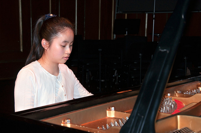 Phuong Nghi Pham at piano