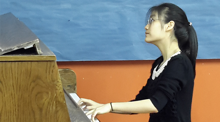 Youlan Ji performing