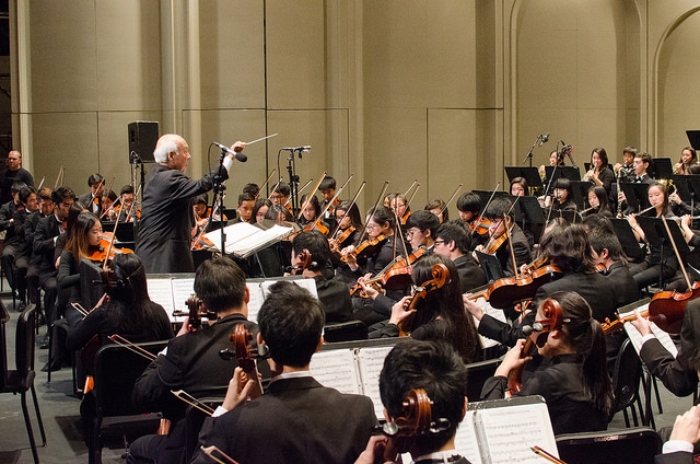 Hawaii Youth Symphony in performance